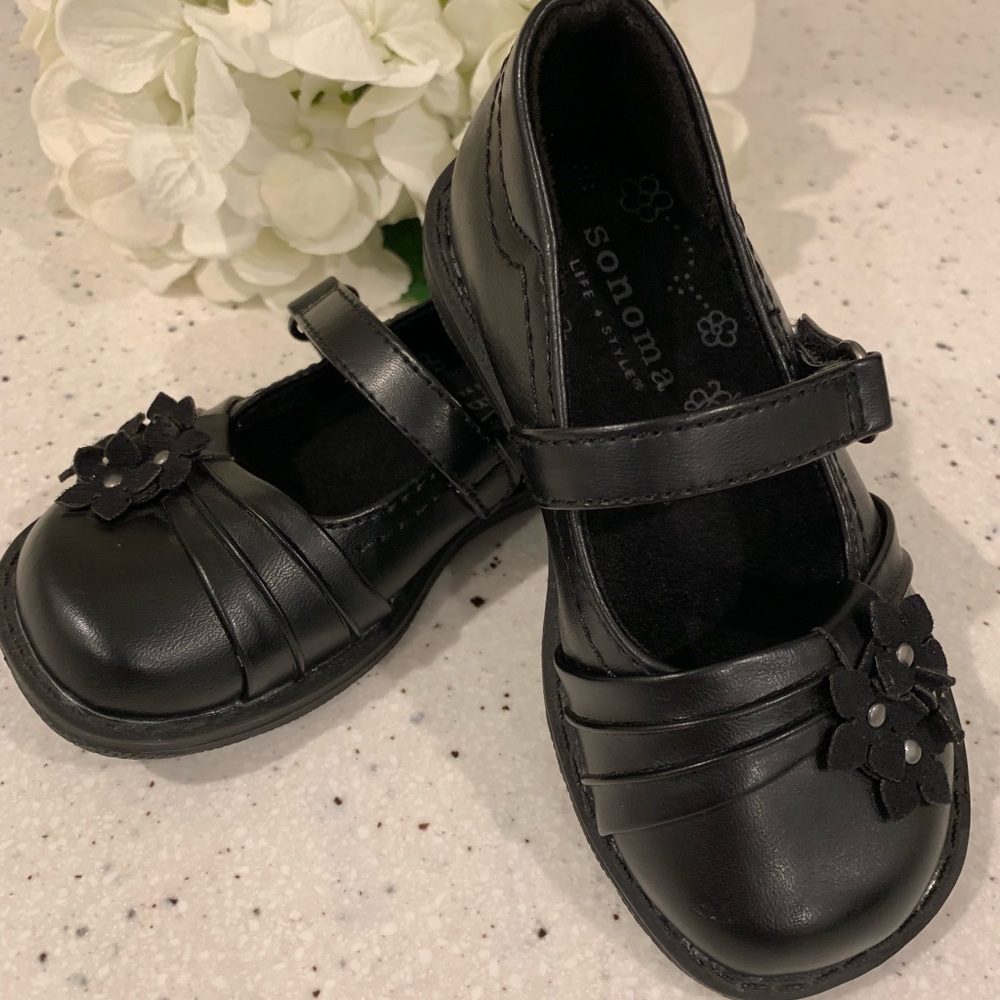 NWOT girls black dress shoes.